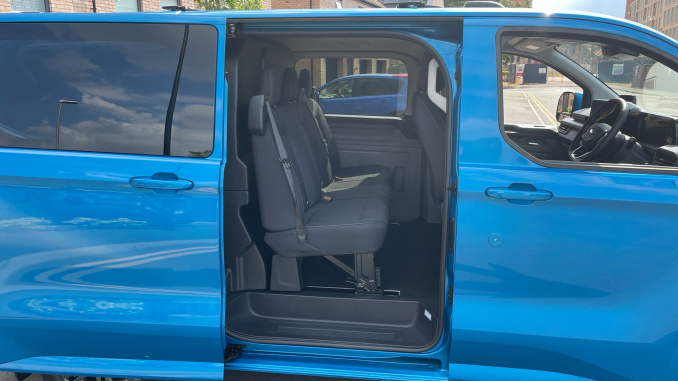 Ford Transit Custom E-320 L1 Rwd 160kW 71kWh H1 Double Cab Van Limited Auto - Image 5